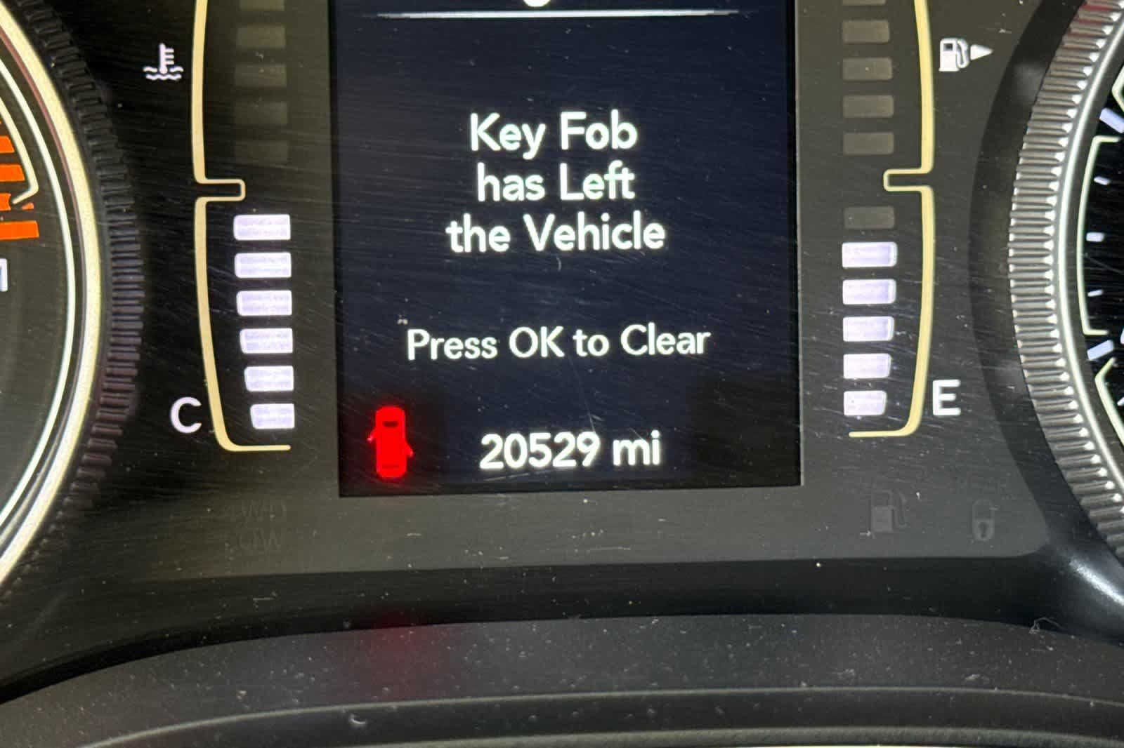Used 2019 Jeep Cherokee Latitude Plus w/ Cold Weather Group AWD/4WD image 29