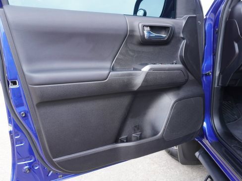 Used 2023 Toyota Tacoma TRD Sport image 8