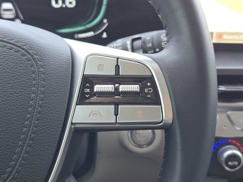 Used 2025 Kia Telluride S FWD image 26