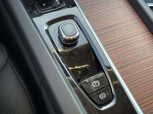 Used 2025 Volvo V60 B5 Cross Country Plus image 21