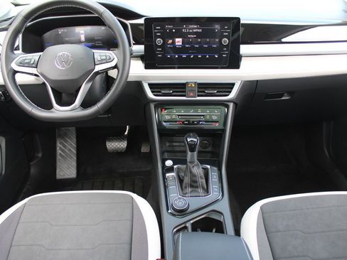 Certified 2025 Volkswagen Taos SE AWD/4WD image 20