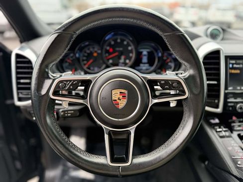 Used 2016 Porsche Cayenne image 18