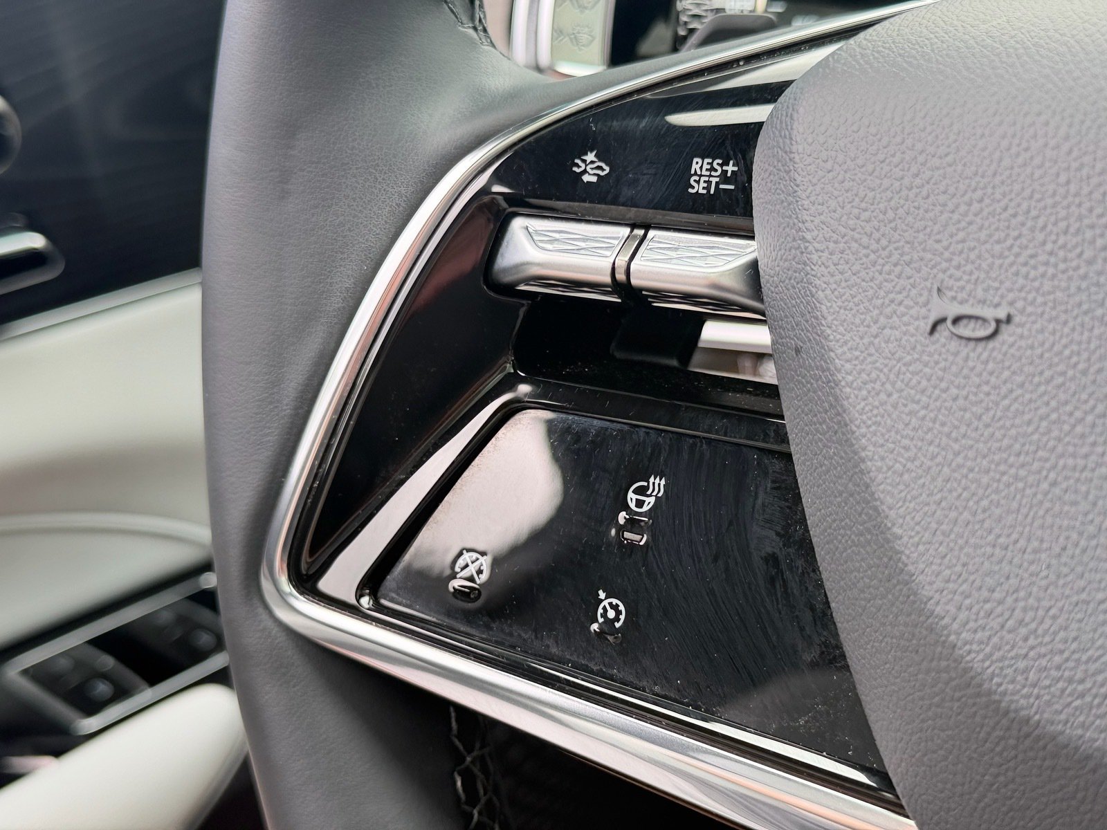 Used 2025 Cadillac Lyriq Luxury RWD image 31