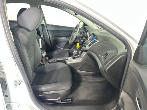 Used 2016 Chevrolet Cruze LT image 27
