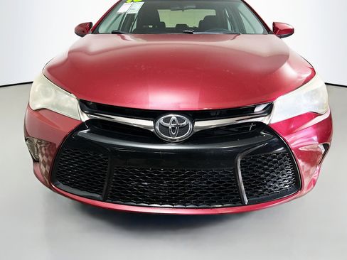 Used 2016 Toyota Camry SE image 11