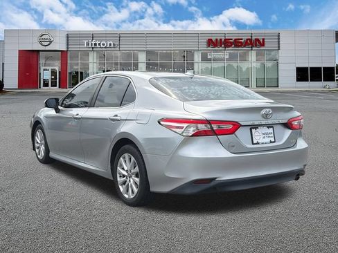 Used 2020 Toyota Camry LE FWD image 5