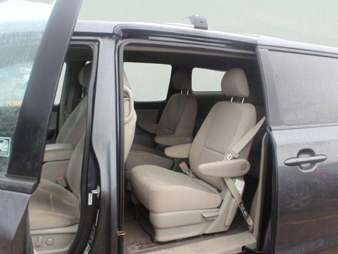 Used 2015 Kia Sedona LX image 6