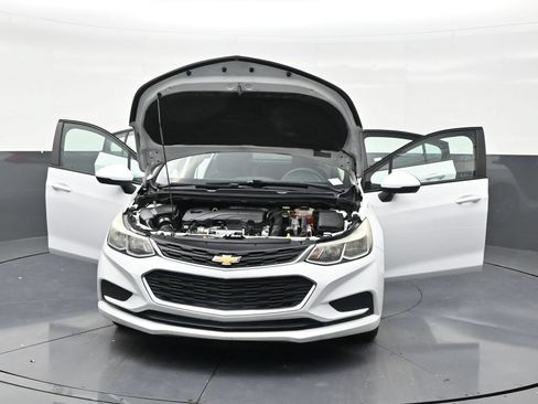 Used 2017 Chevrolet Cruze LS FWD image 33