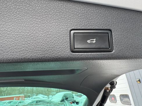 Used 2011 Volkswagen Touareg Hybrid image 15