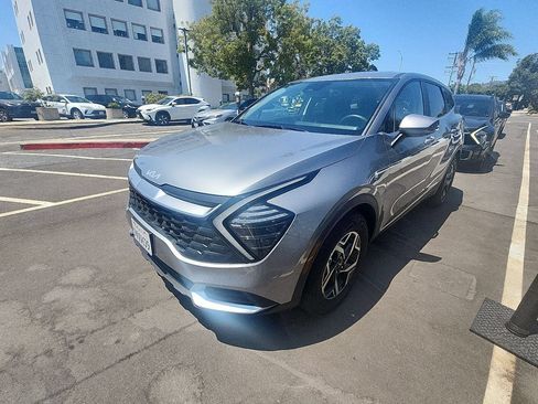 Certified 2025 Kia Sportage LX FWD image 3