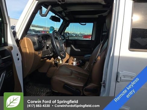 Used 2017 Jeep Wrangler Unlimited Sahara w/ Connectivity Group image 9