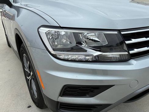 Used 2020 Volkswagen Tiguan SE w/ Panoramic Sunroof Package FWD image 18
