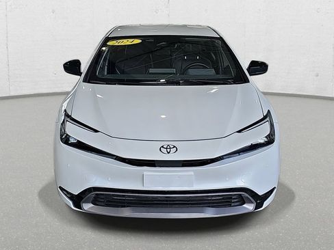 Used 2024 Toyota Prius XLE image 2