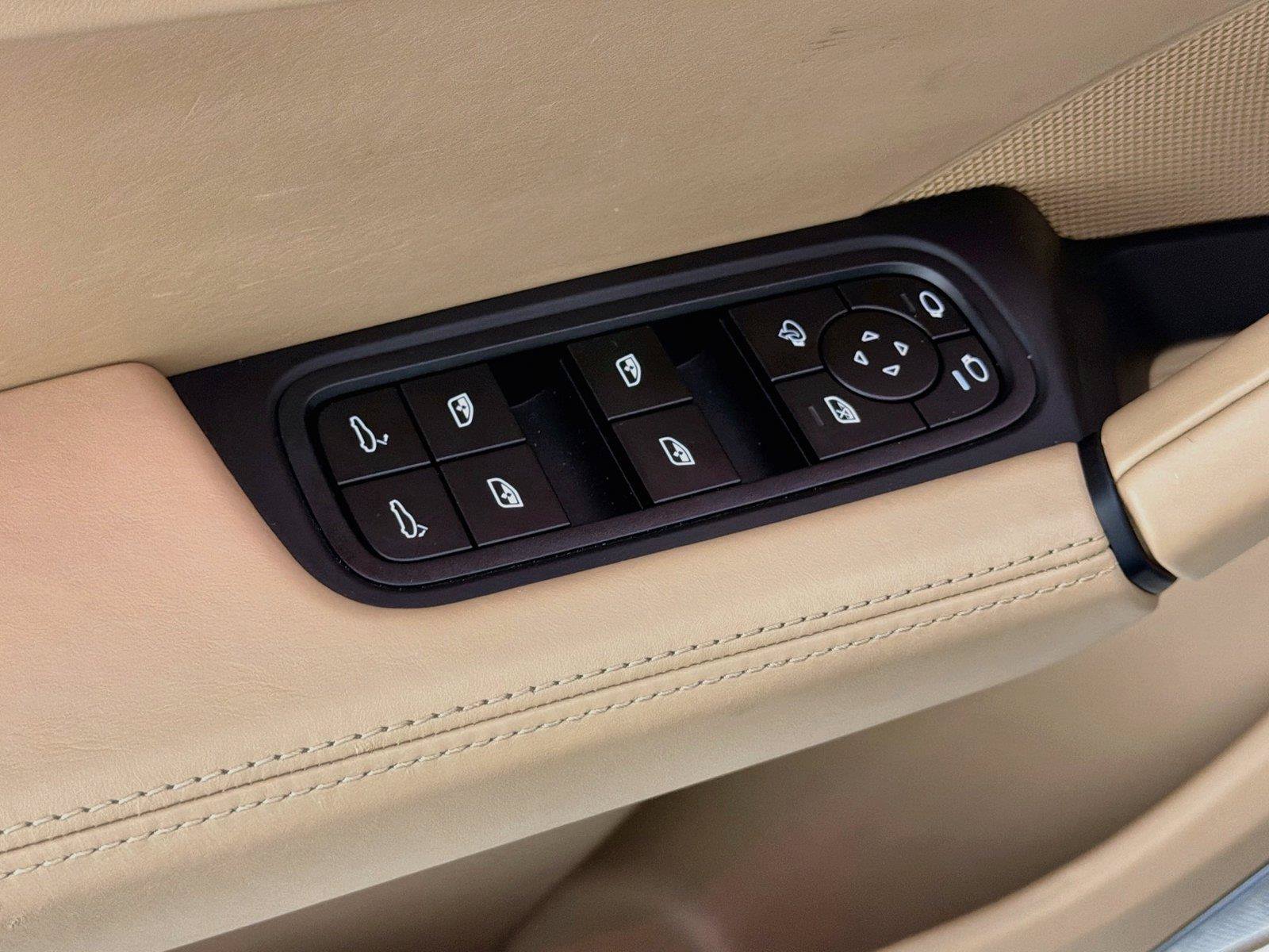 Certified 2025 Porsche Cayenne S AWD/4WD image 31
