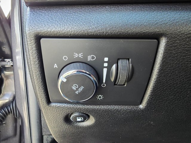 Used 2018 Jeep Grand Cherokee Altitude AWD/4WD image 26