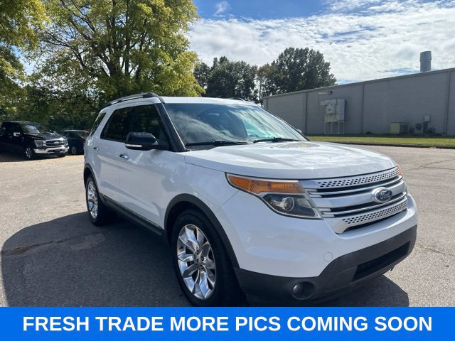 Used 2015 Ford Explorer XLT w/ Equipment Group 202B FWD image 5