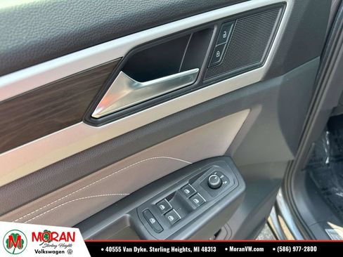 Certified 2023 Volkswagen Atlas SE w/ Panoramic Sunroof Package AWD/4WD image 19