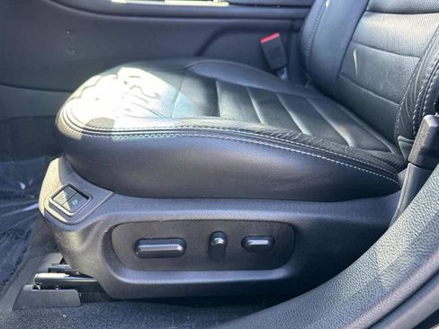 Used 2018 Ford Taurus SHO w/ Driver Assist Package image 15