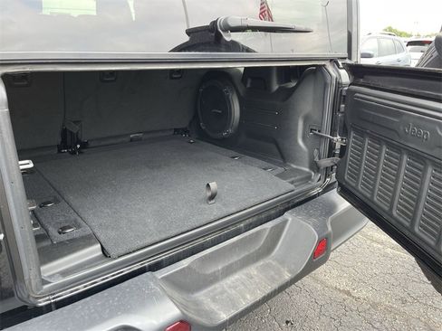 Used 2022 Jeep Wrangler Unlimited Sahara image 24