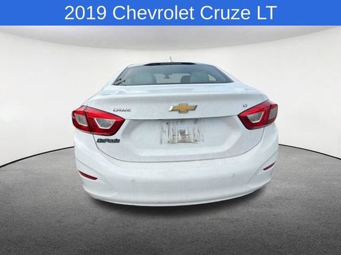 Used 2019 Chevrolet Cruze LT w/ Convenience Package FWD image 6
