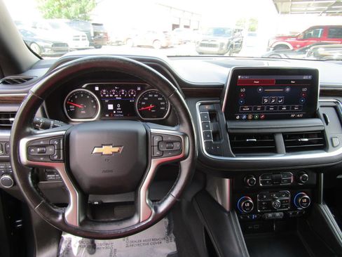 Used 2021 Chevrolet Suburban Premier w/ Premium Package AWD/4WD image 18