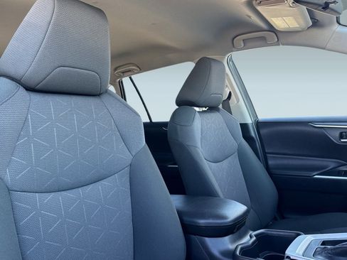 Used 2025 Toyota RAV4 XLE image 31