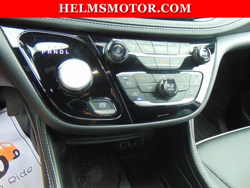 Certified 2025 Chrysler Pacifica Limited FWD image 23