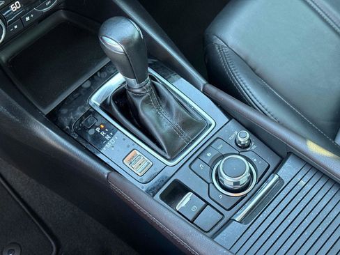 Used 2018 MAZDA MAZDA3 Touring image 24