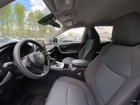 Used 2025 Toyota RAV4 XLE AWD/4WD image 19