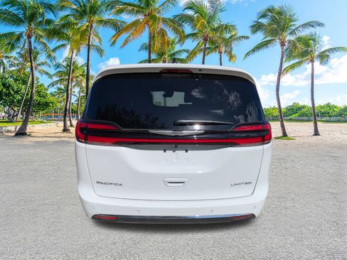 New 2026 Chrysler Pacifica Limited FWD image 5