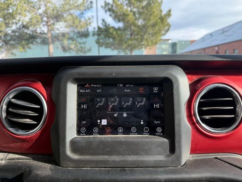 Used 2021 Jeep Wrangler Unlimited Rubicon w/ Cold Weather Group image 17