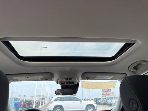 New 2026 Chevrolet Trax ACTIV w/ Sunroof Package FWD image 17