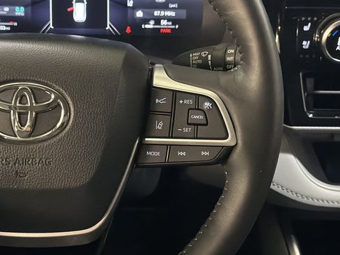 Used 2024 Toyota Highlander Platinum AWD/4WD image 32