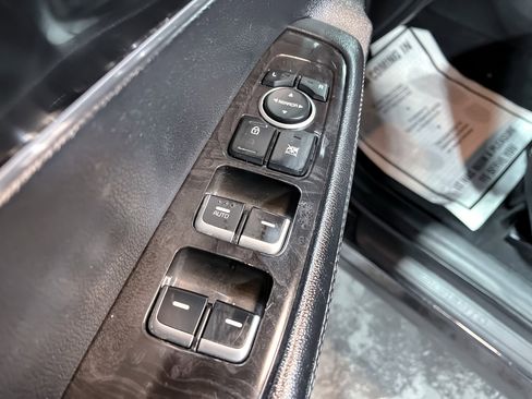 Used 2016 Kia Sorento LX image 18