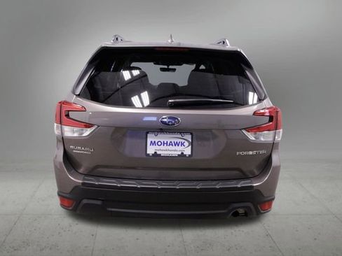 Used 2023 Subaru Forester Premium image 4