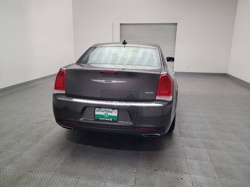Used 2019 Chrysler 300 Limited RWD image 7