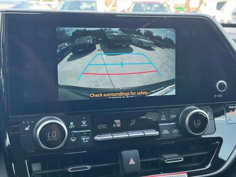 Certified 2025 Toyota Highlander XLE FWD image 36