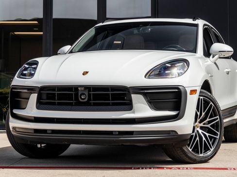 Certified 2024 Porsche Macan AWD/4WD image 7