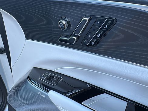 Used 2025 Cadillac Lyriq Luxury image 30