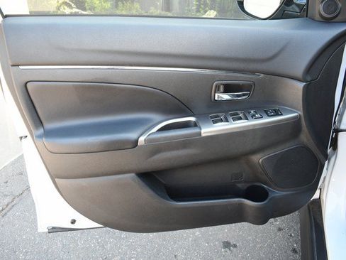 Used 2025 Mitsubishi Outlander Sport AWD image 13