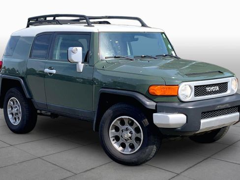 Used 2012 Toyota FJ Cruiser 4WD w/ Convenience Pkg image 2