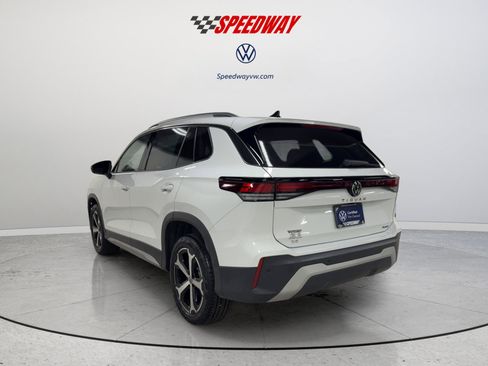 Certified 2025 Volkswagen Tiguan SE AWD/4WD image 8