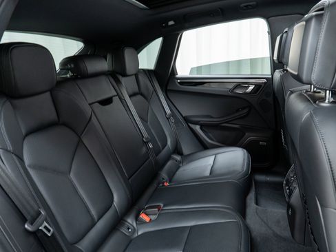 Used 2025 Porsche Macan image 27