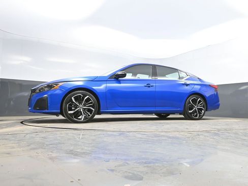 Used 2025 Nissan Altima 2.5 SR image 31