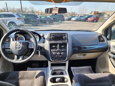 Used 2014 Dodge Grand Caravan SXT image 11