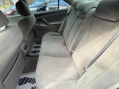 Used 2011 Toyota Camry LE image 19