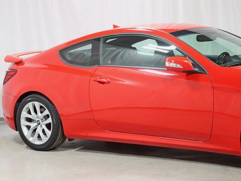 Used 2015 Hyundai Genesis 3.8 image 3