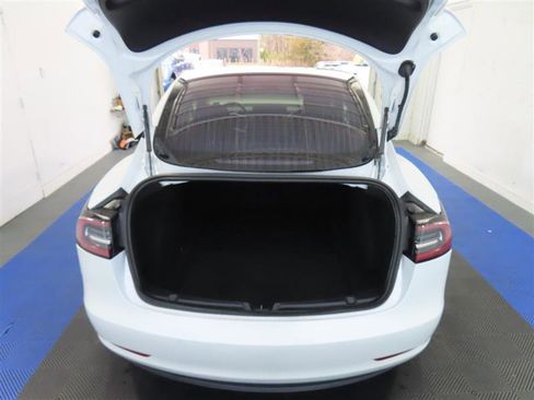 Used 2018 Tesla Model 3 Long Range RWD image 12