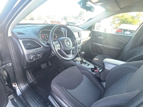 Used 2019 Jeep Cherokee Latitude w/ Cold Weather Group AWD/4WD image 19