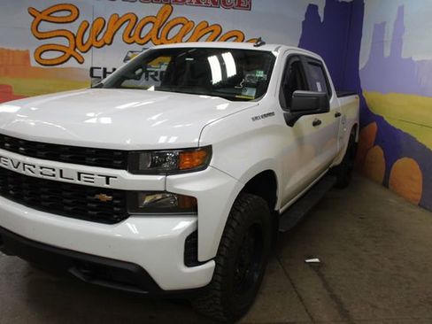 Used 2019 Chevrolet Silverado 1500 Custom w/ Custom Convenience Package AWD/4WD image 4